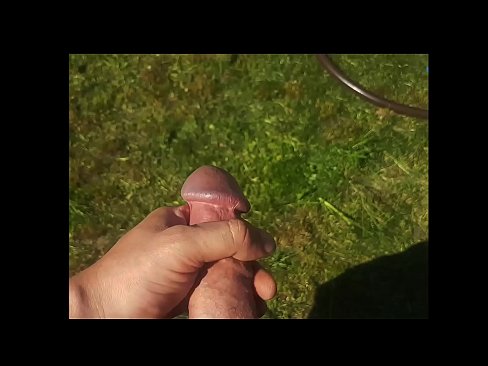 ❤️ ګرم hottie خپل ګلابي بلی fucked او د اوړي په باغ کې د squirt سره cums ترلاسه کوي ❤️❌ ☑